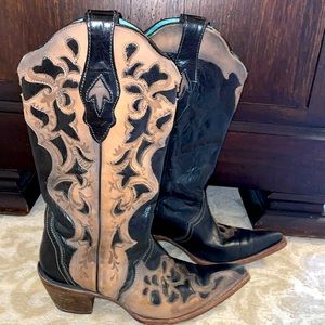 Cowgirl Boots - Corral Vintage - Size 8 - Black and Tan